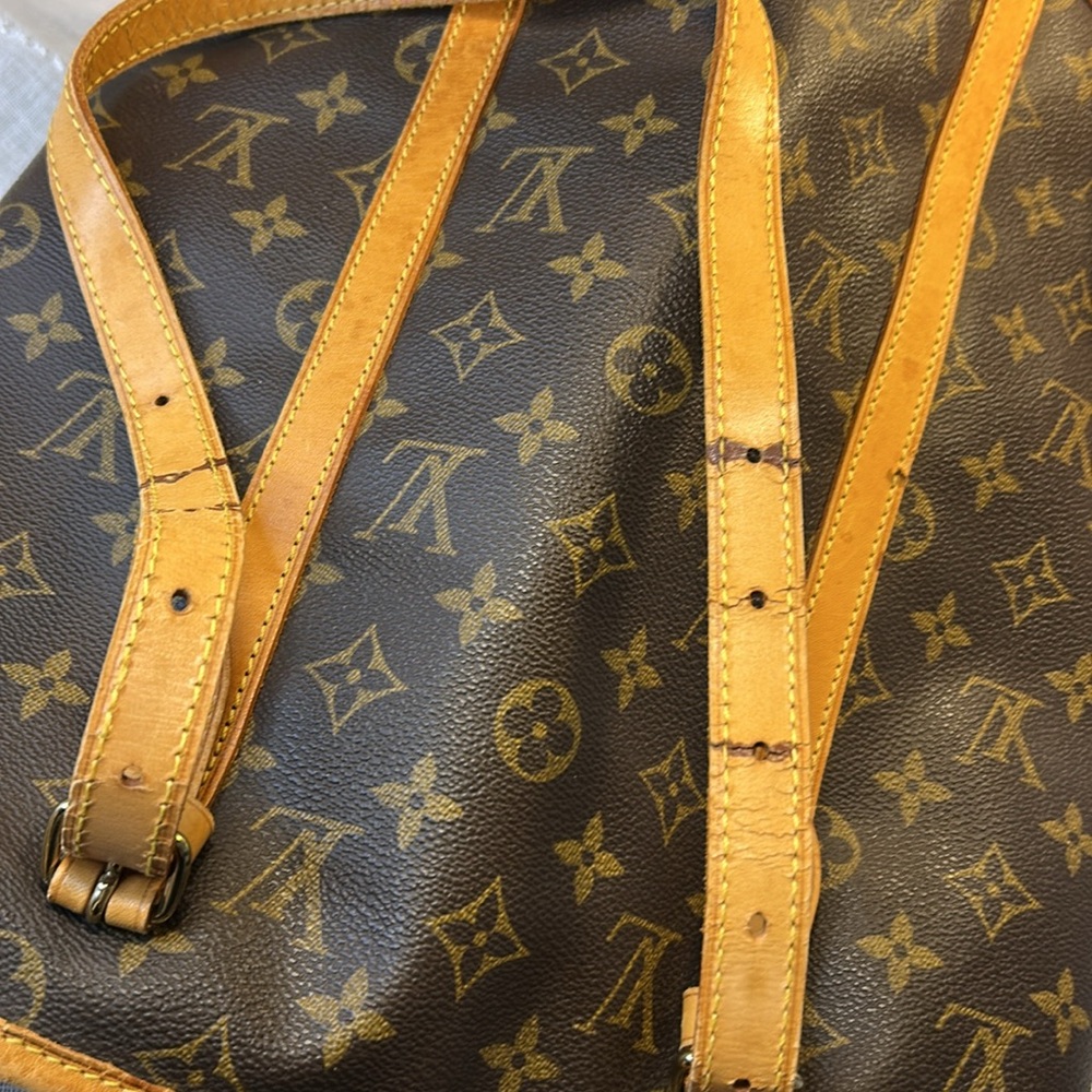 Louis Vuitton leather large bucket GM bag with chain leash inside - Picture 11 of 16